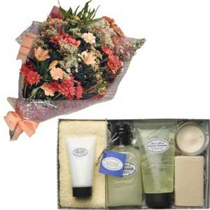Flowers and pampering gift set