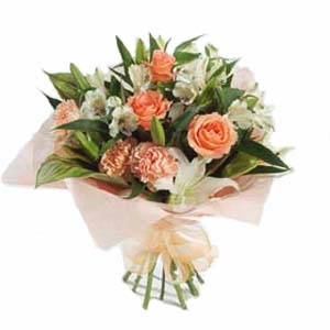 Hand tied bouquet of flowers - beautiful fresh flowers delivered in the UK
